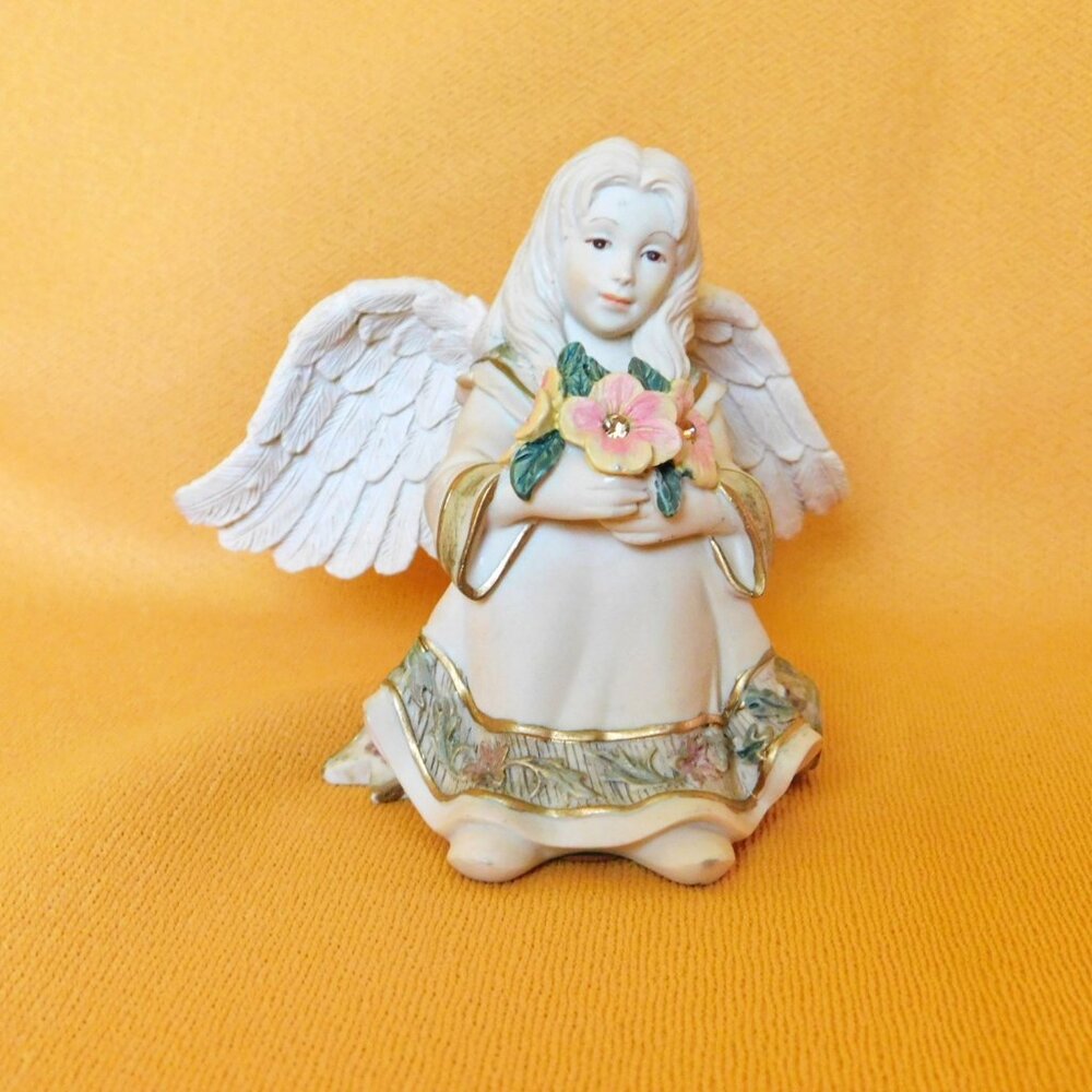 Sarah's Angel November (2004) figurine near mint condition
